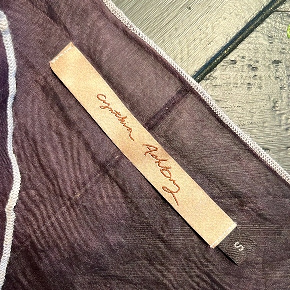 Beautiful Cynthia Ashby layering top - Picture 4 of 6